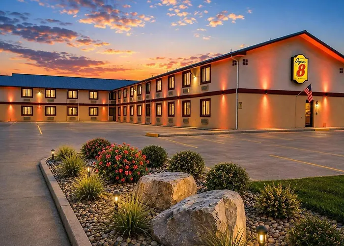 Super 8 By Wyndham Champaign Motel