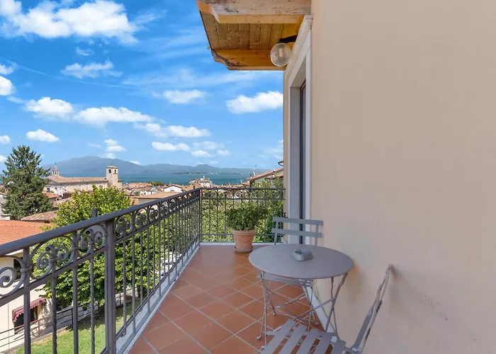 The Tower Of The Old King Bed & Breakfast Desenzano del Garda