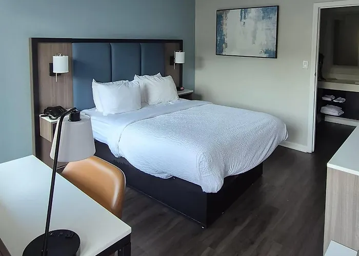 Baymont By Wyndham Pawleys Island Hotel