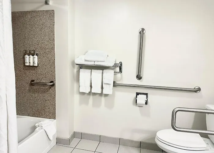 Holiday Inn Express & Suites Meriden By Ihg
