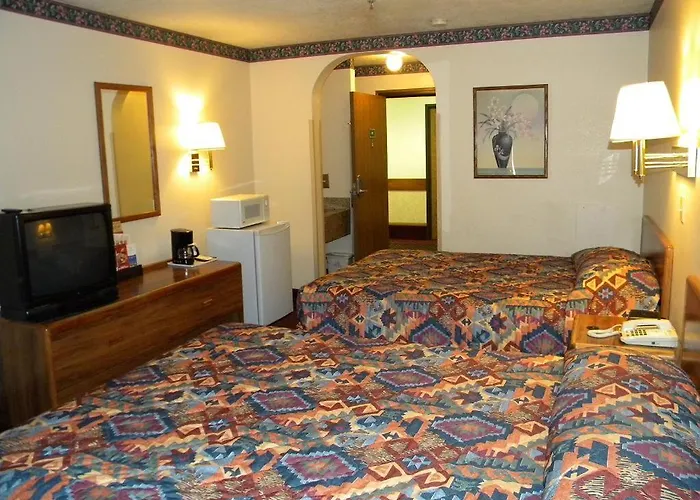 Econo Lodge Inn&Suites Albuquerque East I-40 Eubank Exit