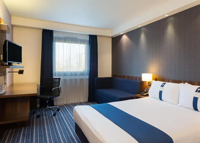 Holiday Inn Express Harlow By Ihg