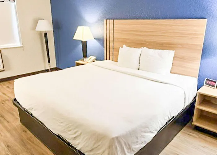 Baymont By Wyndham Ames Hotel