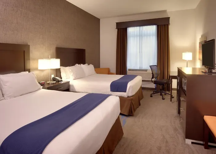Holiday Inn Express & Suites Overland Park By Ihg