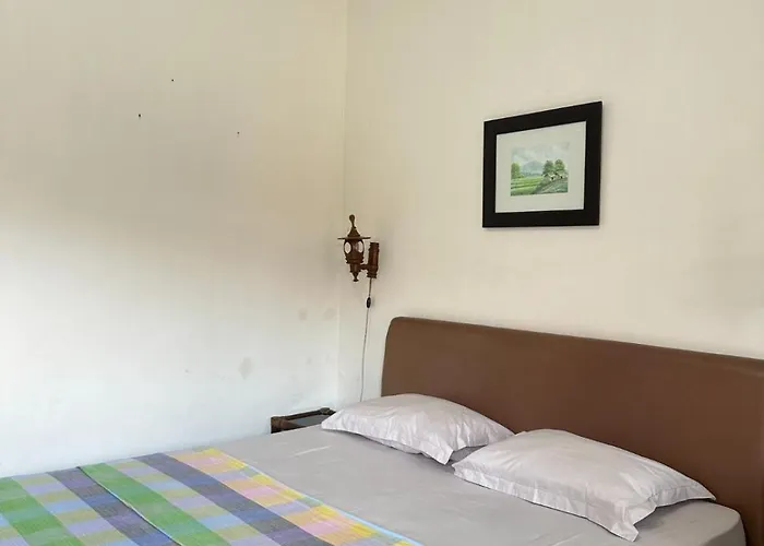 Enny'S Guest House Malang