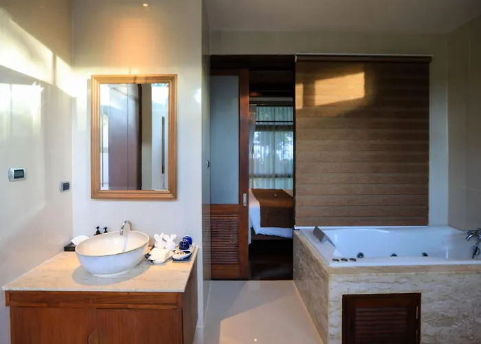 AKIRA Lipe Resort