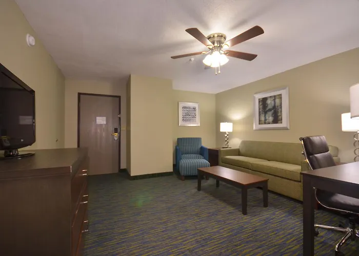 Holiday Inn Express & Suites Fayetteville University Of Arkansas Area By Ihg