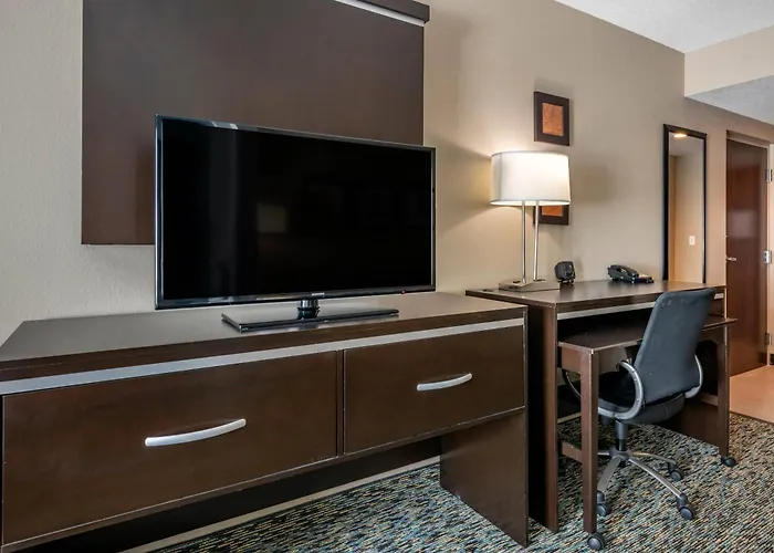 Comfort Suites Fort Lauderdale Airport South & Cruise Port Dania Beach