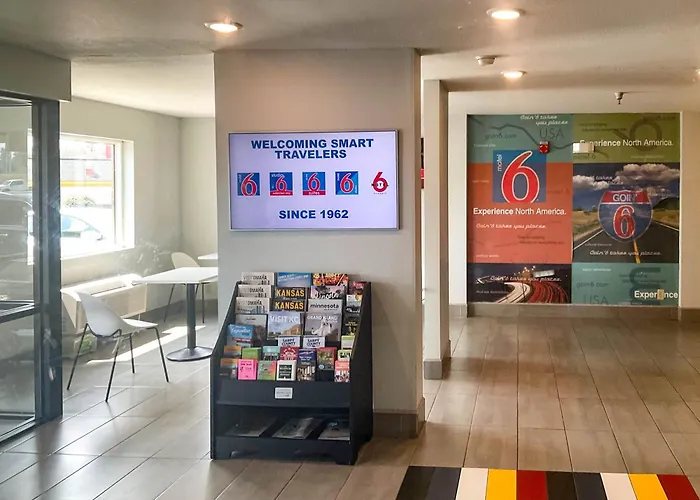 Motel 6 Omaha - Central La Vista