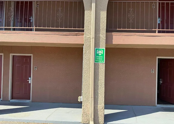 Red Roof Inn & Suites Sulphur Springs