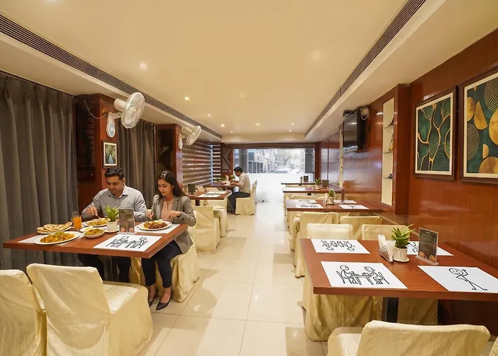 Fabhotel Pleasure Inn - Near Db Mall Bhopal