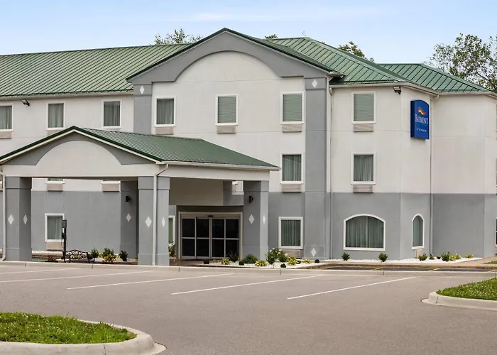 Baymont By Wyndham La Grange Ky Southeast Hotel