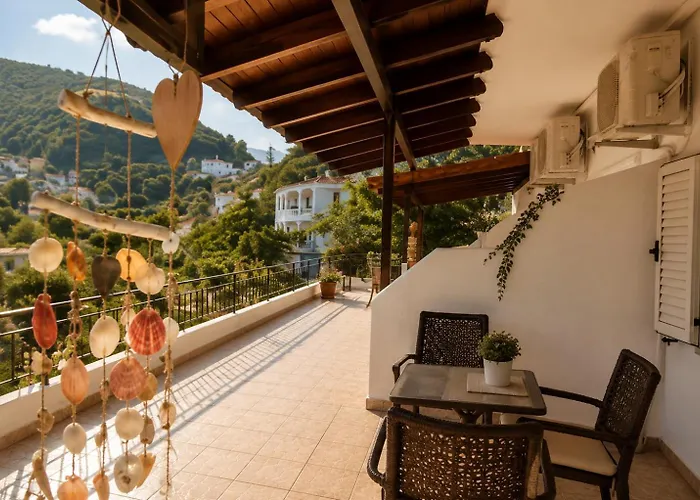 On The Rocks Bed & Breakfast Qeparo
