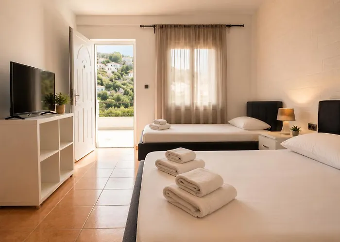 On The Rocks Bed & Breakfast Qeparo