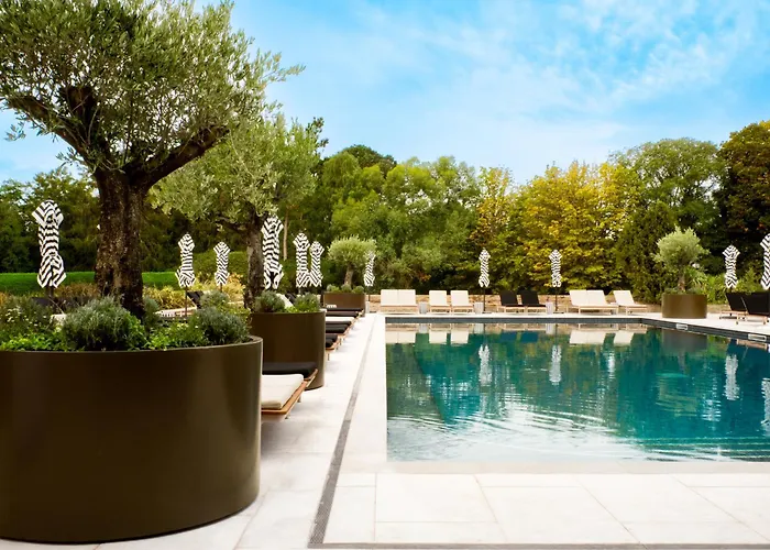 Macdonald Elmers Court Resort Lymington