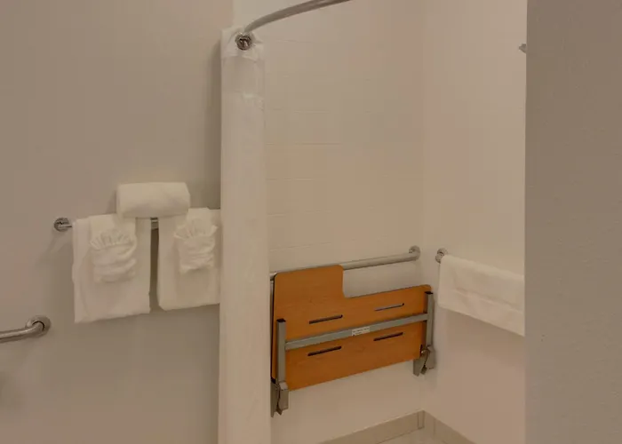Holiday Inn Express & Suites Le Mars By Ihg