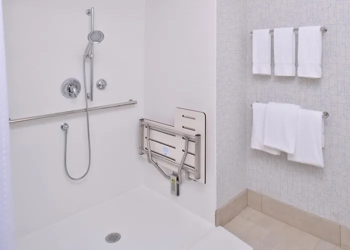 Holiday Inn Express & Suites Omaha Airport By Ihg Carter Lake