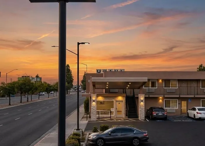 Days Inn By Wyndham Yosemite Area Fresno