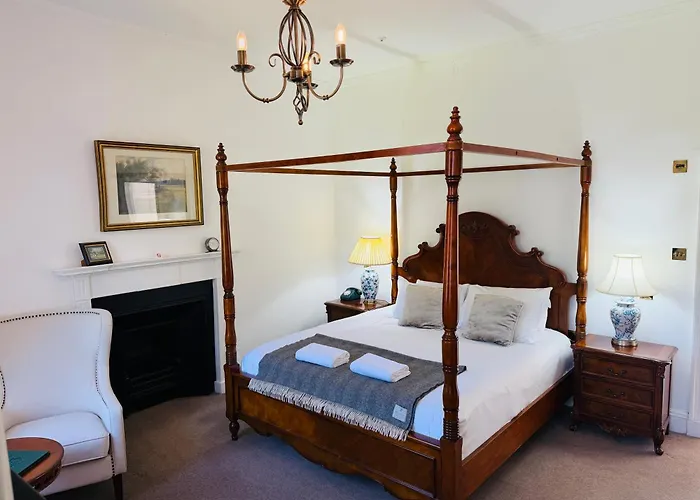 Islay House Hotel Bridgend 