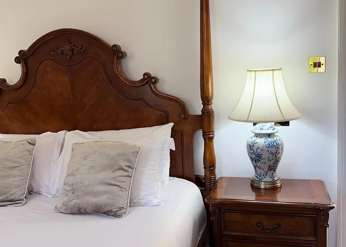 Islay House Hotel Bridgend 