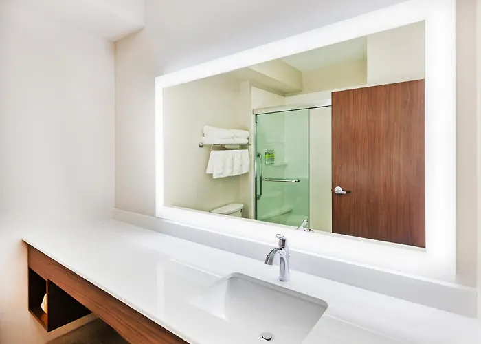 Holiday Inn Express & Suites - Lenexa - Overland Park Area By Ihg
