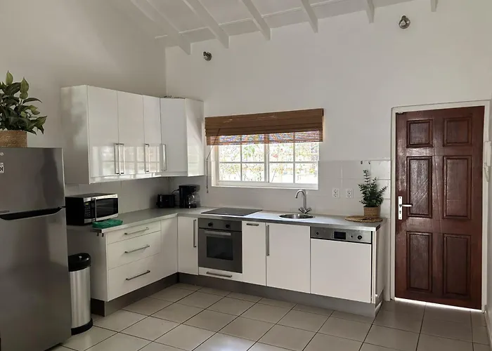 Blue Marlin Apartments, Nabij Mambo Beach Willemstad
