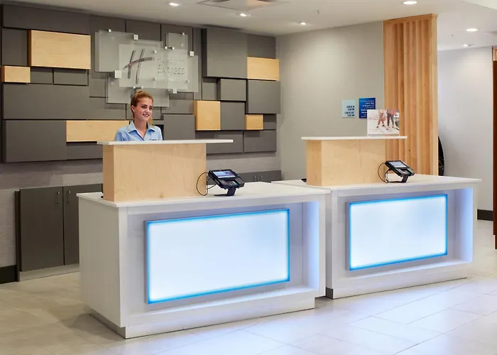 Holiday Inn Express & Suites - Cincinnati North - Liberty Way By Ihg West Chester
