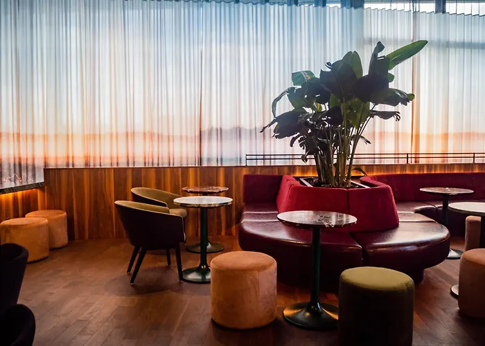 Hotel Escad Quartier Dix30 Brossard