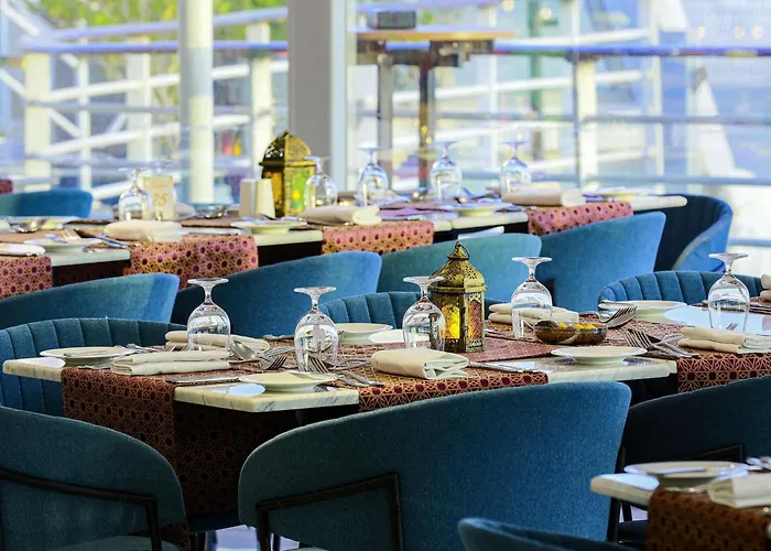 Queen Elizabeth 2 Hotel Дубай