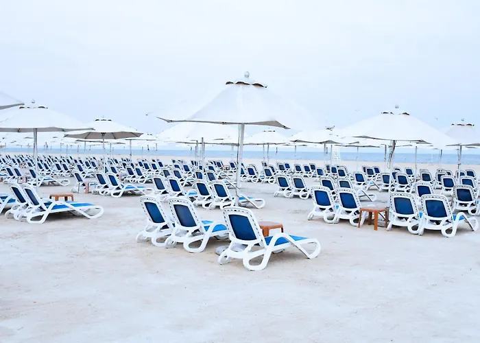 Wyndham Garden Ajman Corniche Hotel