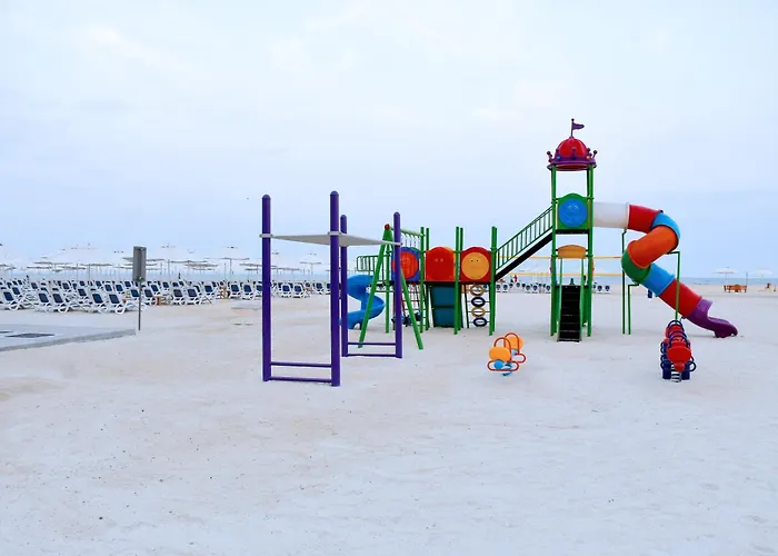 Wyndham Garden Ajman Corniche Hotel
