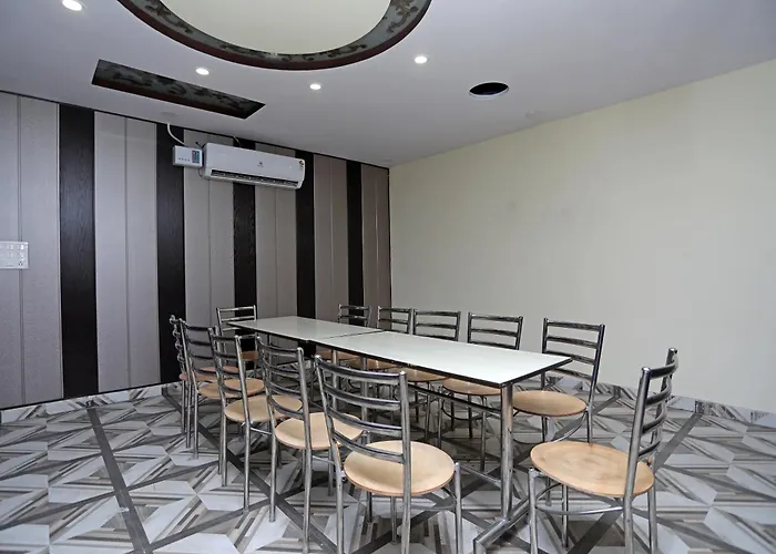 Super Hotel O Raj Palace Meerut