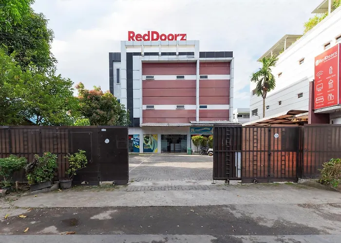 RedDoorz @ Jalan Krakatau Medan Hotel