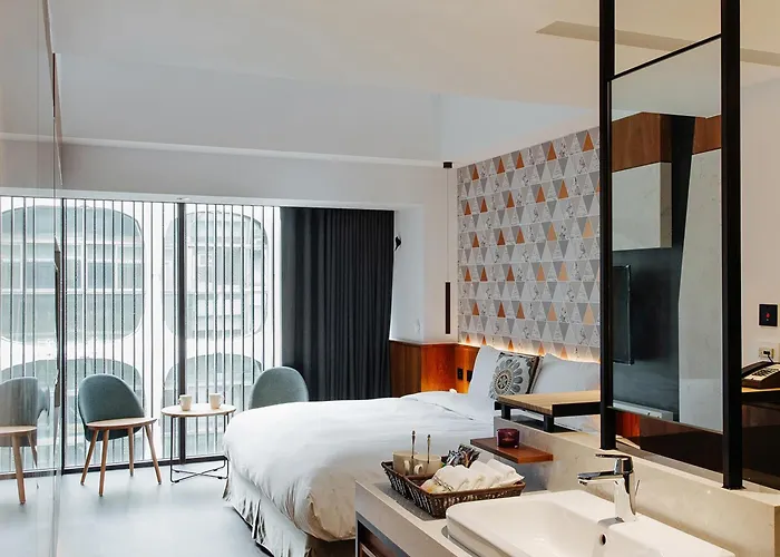 Check Inn Taichung Zhongshan