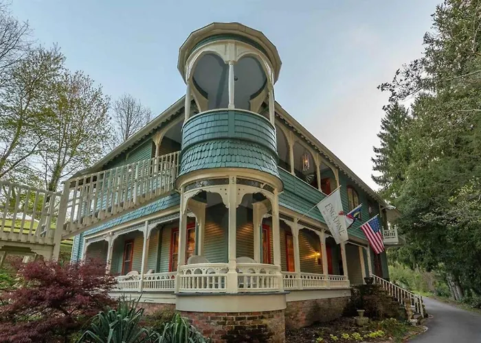 Engadine Inn And Cabins Candler