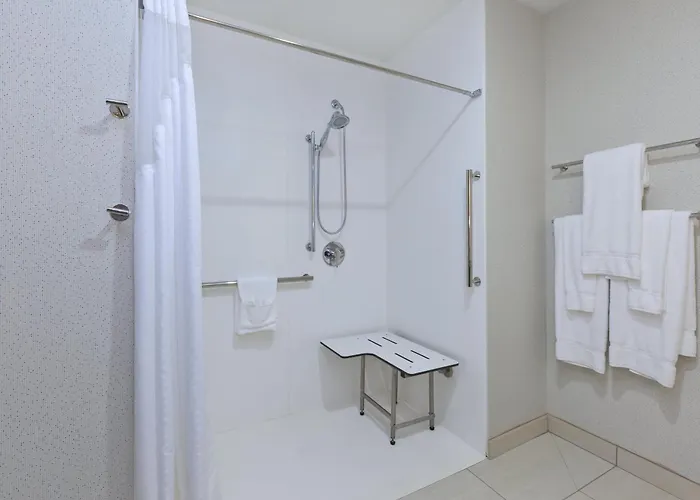 Holiday Inn Express & Suites - Painesville - Concord By Ihg