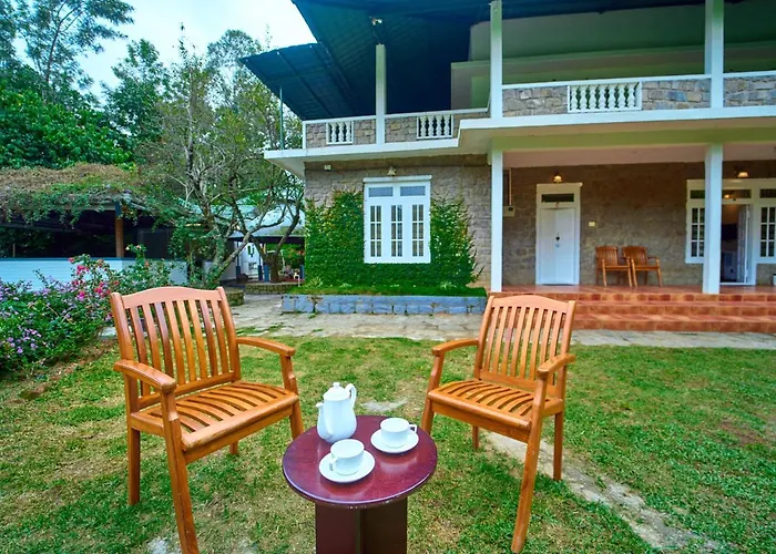 Ministers Mansion Pool Resort Kanthalloor By Voye Homes ! Infinity Pool & Scenic Views