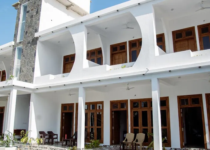 Bay Dreams Beach Hotel & Surf Camp Arugam Bay