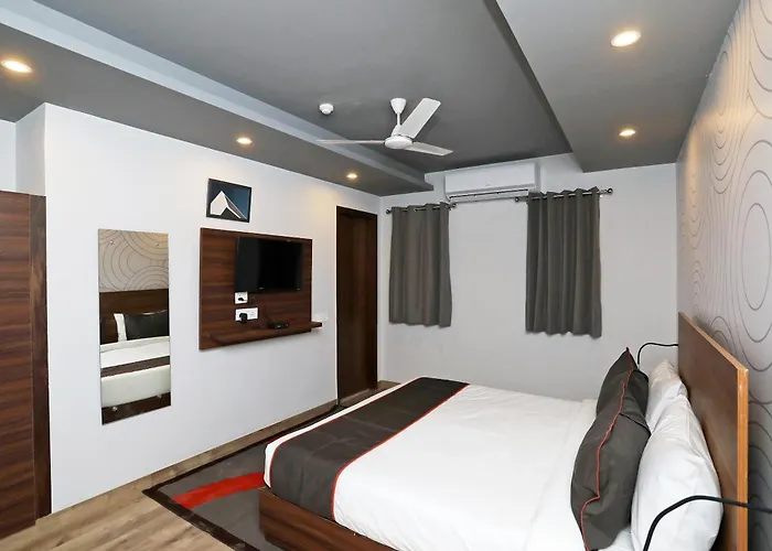 Collection O Moonlight Hotel Gurgaon