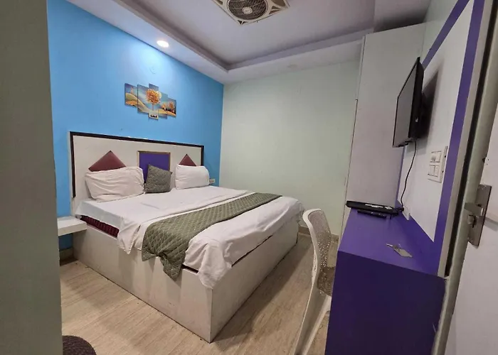 Hotel O Nangloi Railway Station Formerly Chahal Guest House Delhi 