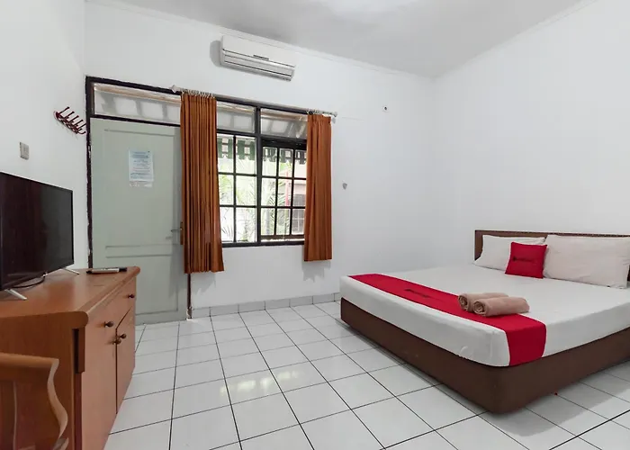 Urbanview Hotel Pondok Kurnia near Buah Batu by RedDoorz Bandung