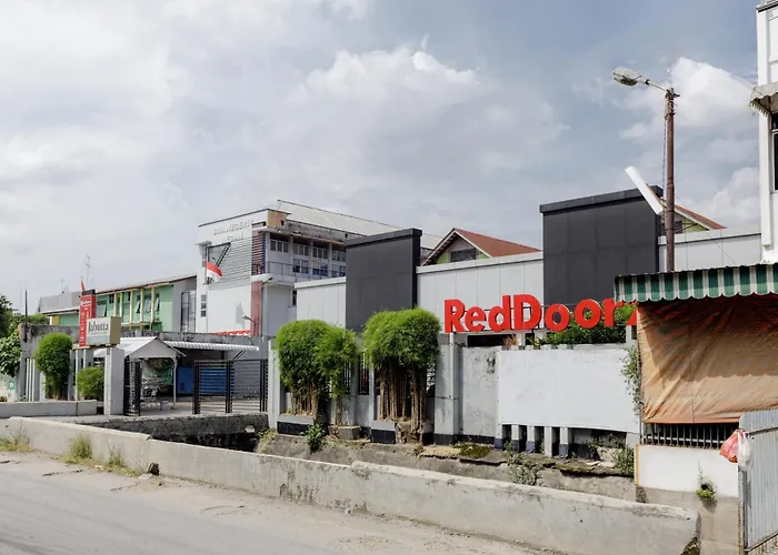 Reddoorz Plus Near Thamrin Plaza Medan