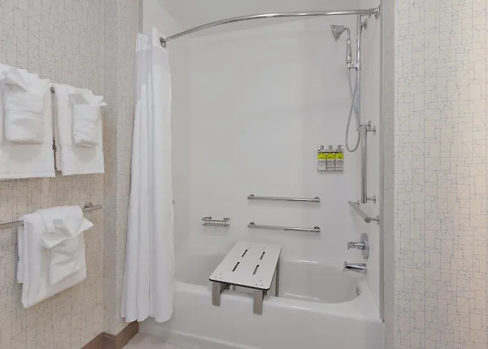 Holiday Inn Express & Suites - Grand Rapids Airport - South By Ihg Cascade