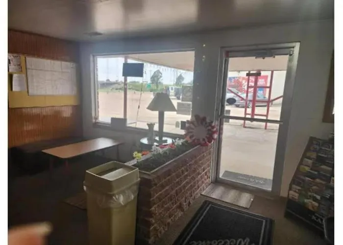 First Inn By Oyo Quinter Hwy 70