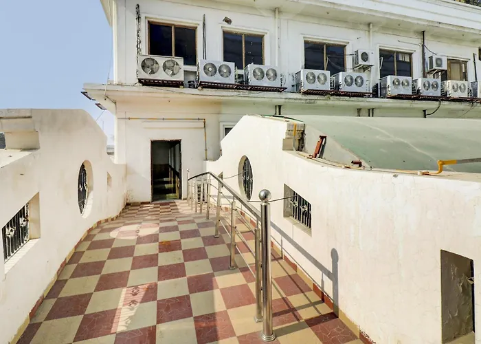 Hotel O Mukut Mahal Meerut