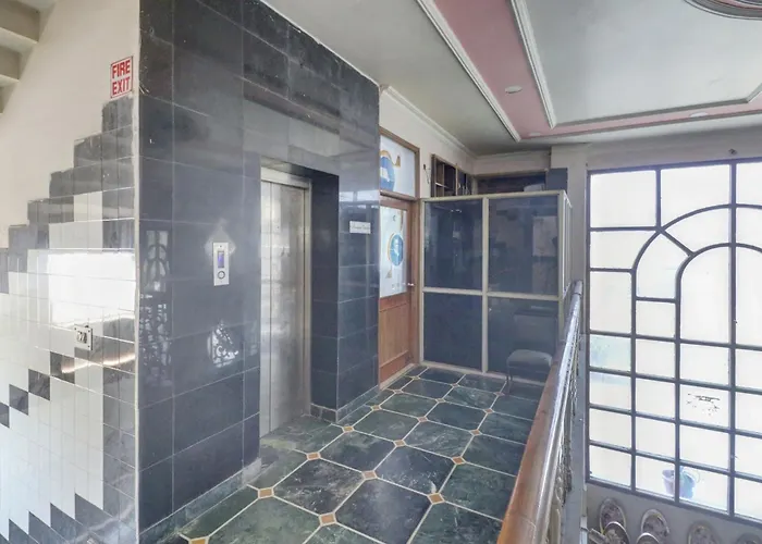 Hotel O Mukut Mahal Meerut