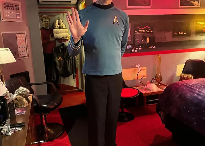 The Star Trek - Uss Enterprise Room At The Itty Bitty Inn North Bend