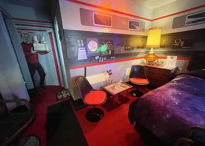 The Star Trek - Uss Enterprise Room At The Itty Bitty Inn North Bend