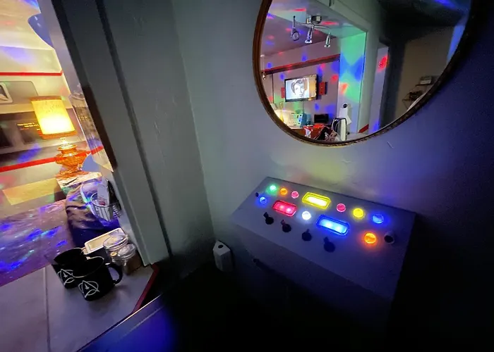 The Star Trek - Uss Enterprise Room At The Itty Bitty Inn North Bend
