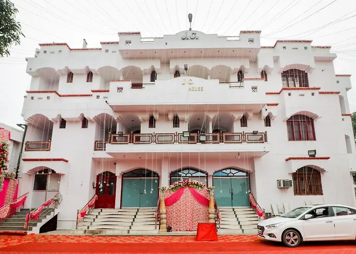 Spot On J C Guest House Lucknow